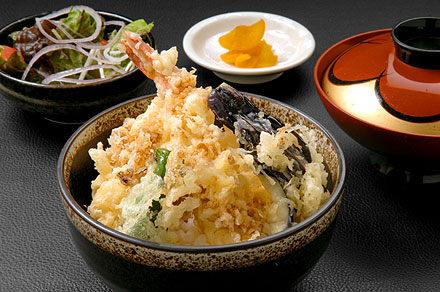 天丼セット(天丼、香の物、お椀)
